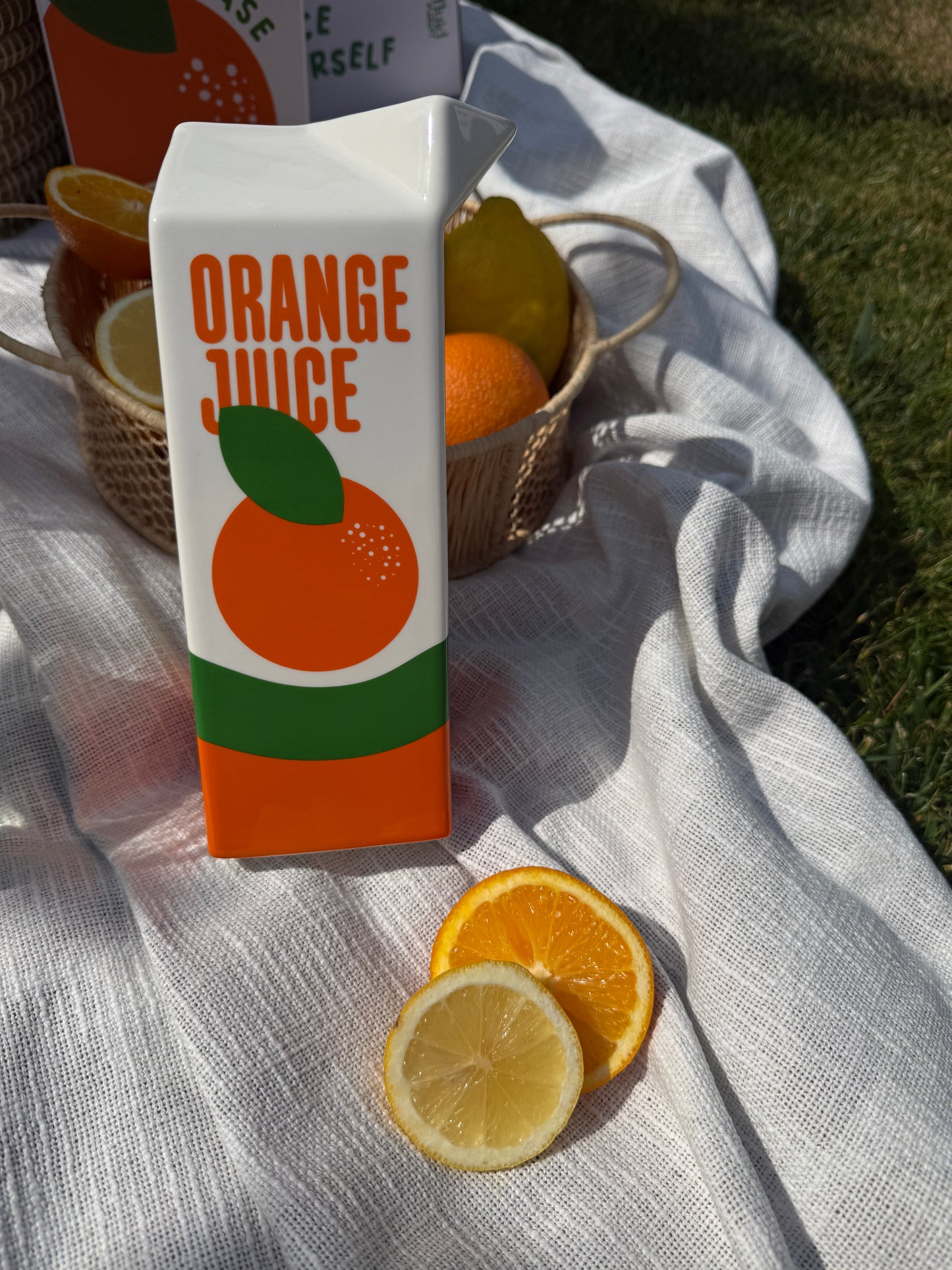 Vase Orange Juice